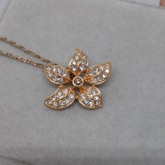 J.CREW flower pendant necklace Vintage gold tone … - image 9
