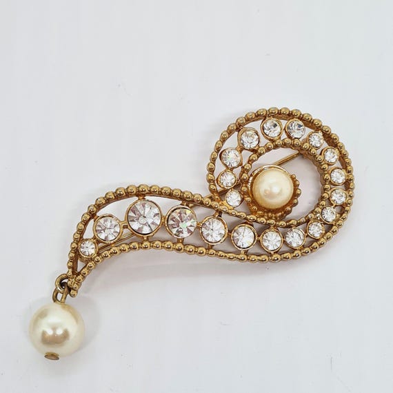 Vintage R.J.GRAZIANO brooch Gold tone metal with faux pearl and Swarovski crystals brooch pin
