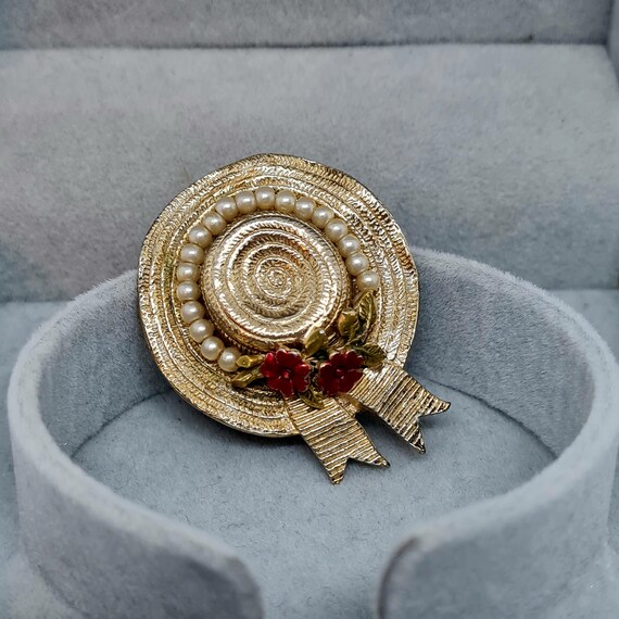 Vintage CINER hat brooch Textured gold tone metal… - image 6
