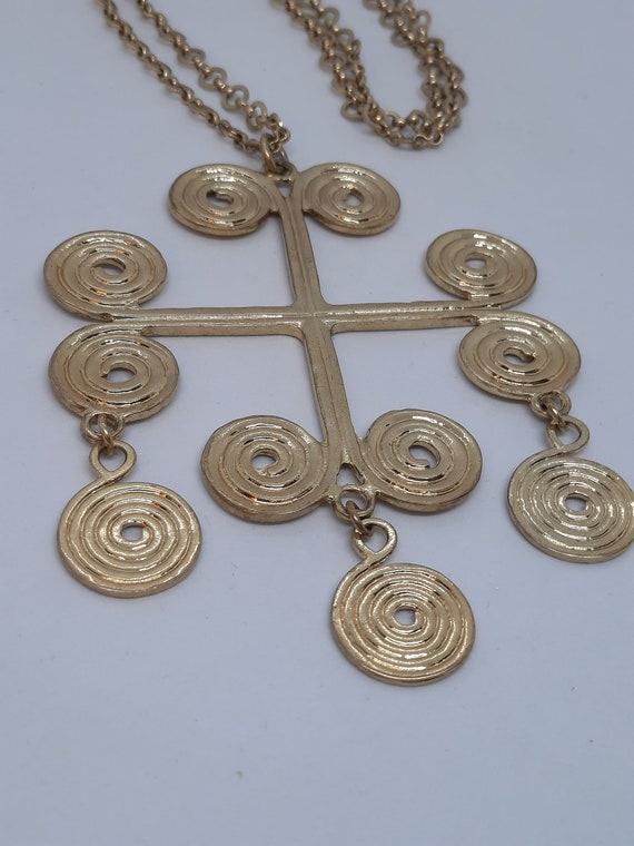 Vintage chunky cross pendant necklace Gold tone big C… Gem