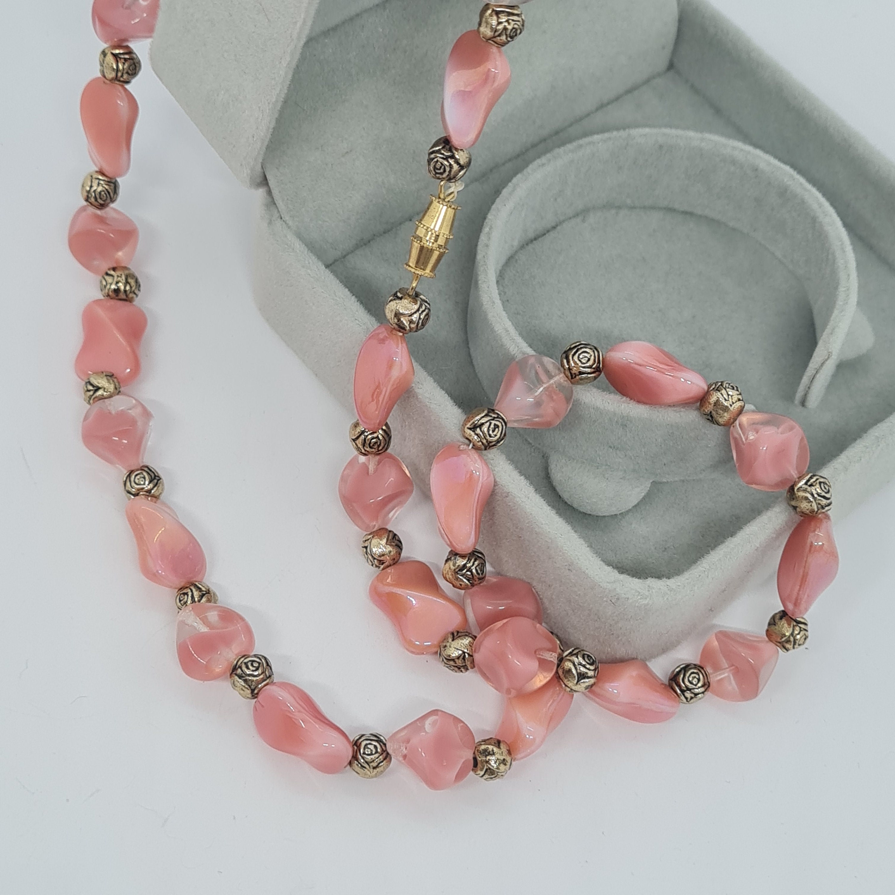 Collier Vintage Années 60 - Perles De Verre Satiné Rose Tendre - Occasion