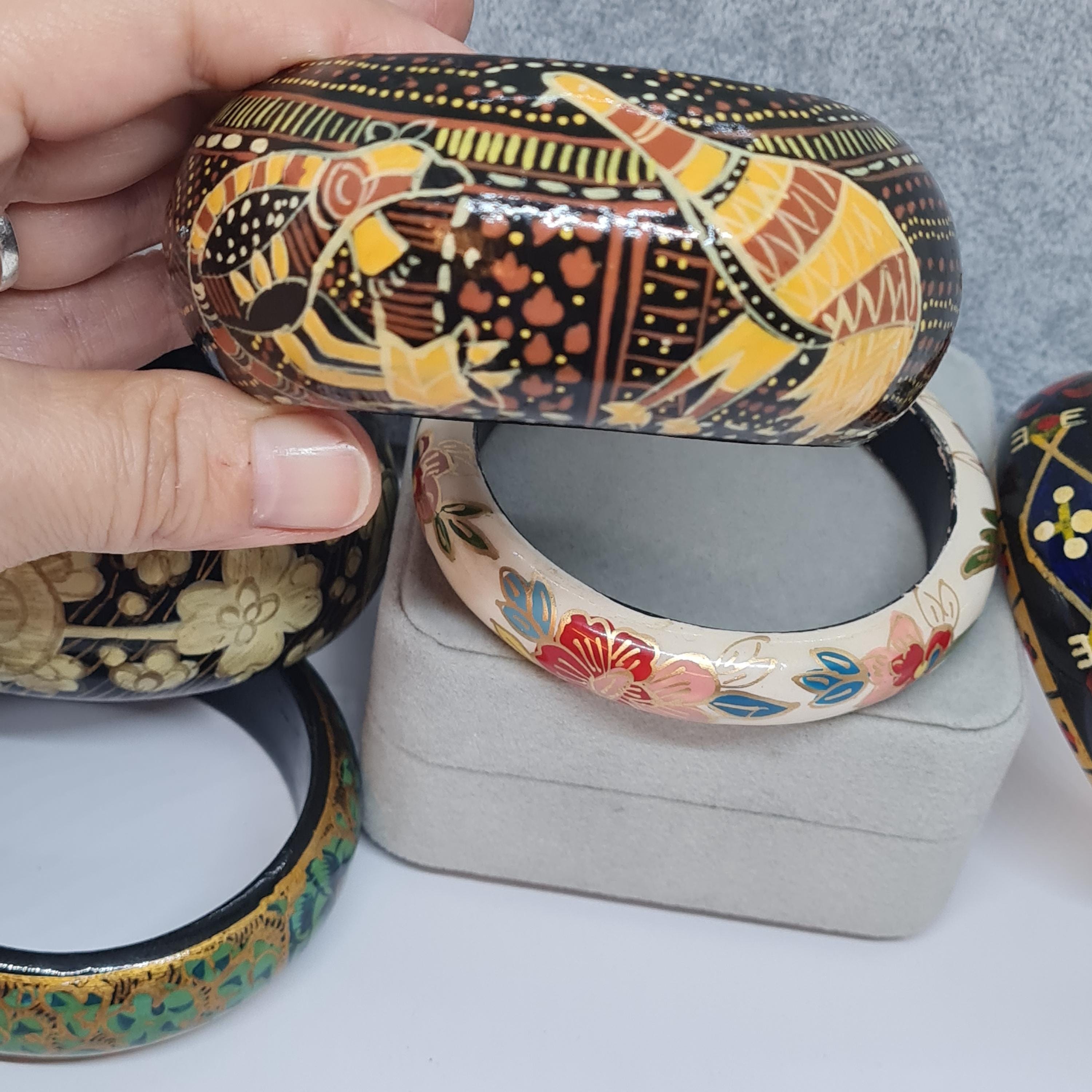 Buy Vintage Wooden Hand-painted Chunky Bangle Floral Motif  display picture 1