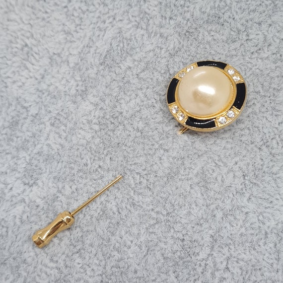 Vintage Faux Pearl Stick Pin: Gold Tone, Black Enamel  display picture 2
