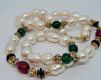 chanel baroque pearl necklace
