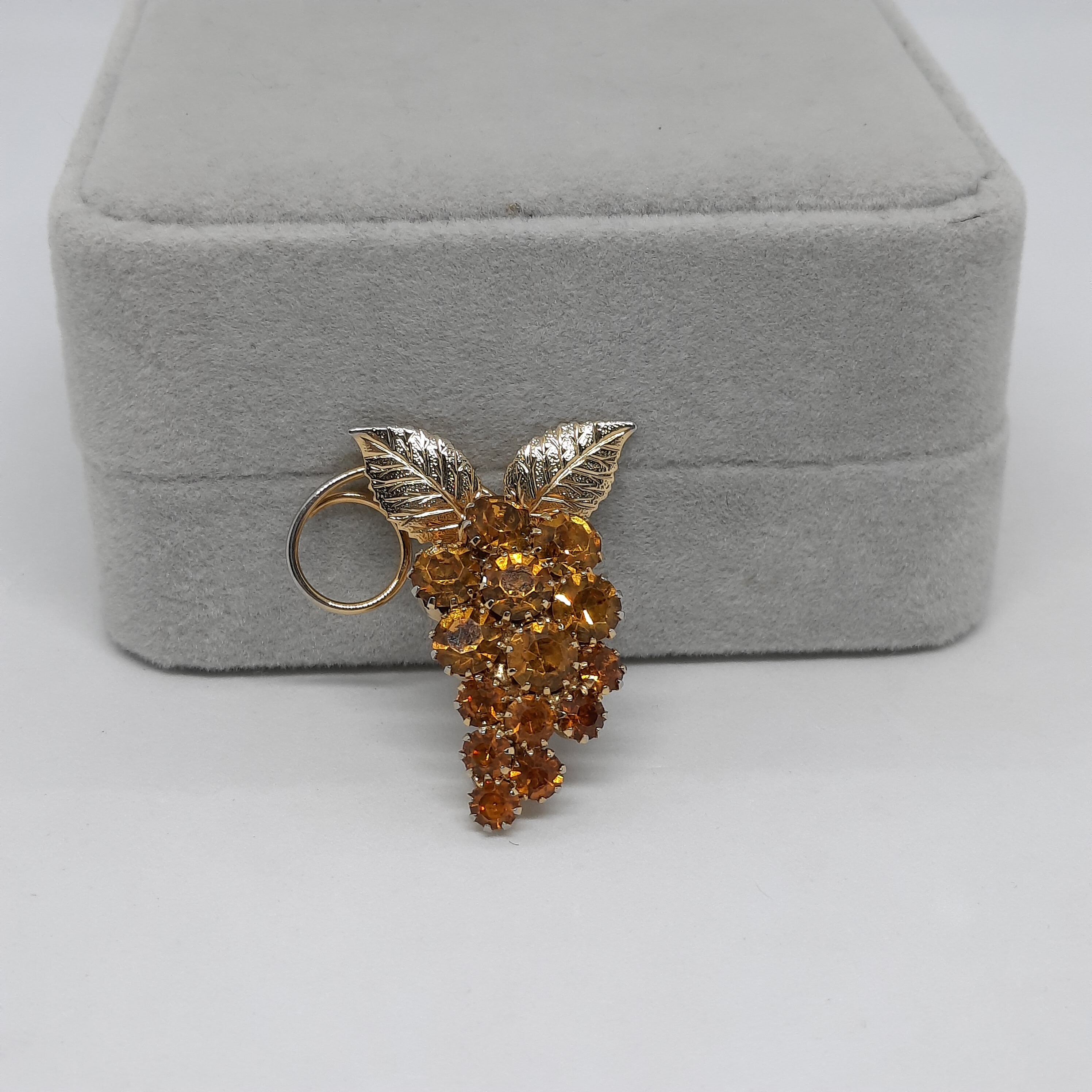 Broche Vintage Grappe De Raisin - Gravée Ajourée Avec Cristaux Rubis - Déco Or - Numéro 3343
