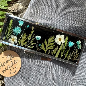 Real dried flowers pill box, Small pill box, Pill box, Pill organizer, Cute  pill box, Pill case, Daily pill box, Pill box art,Pill case cute