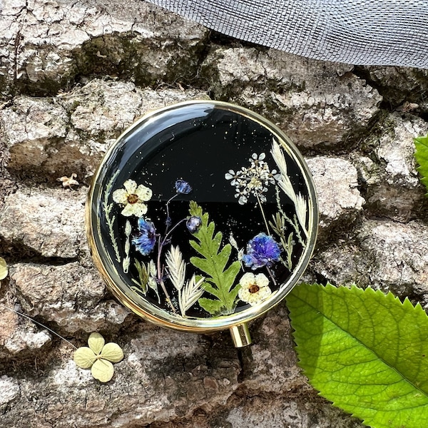 Real dried flowers pill box, Pill organizer, Vitamin organizer, Pill case, Pill container, Cute pill box, Pillendose, Pressed flower art