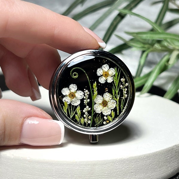 Real dried flowers pill box, Small pill box, Pill box, Pill organizer, Cute pill box, Pill case, Daily pill box, Pill box art,Pill case cute