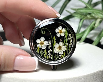 Real dried flowers pill box, Small pill box, Pill box, Pill organizer, Cute pill box, Pill case, Daily pill box, Pill box art,Pill case cute