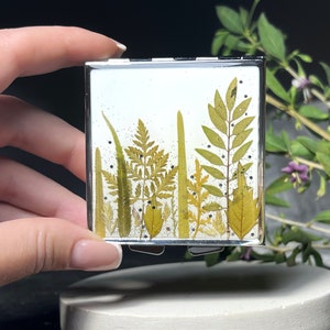 Real dried flower pill box, Pill organizer, Pill box, Pill box art, Small pill box, Cute pill box, Pill case, Daily pill box, Pill case cute