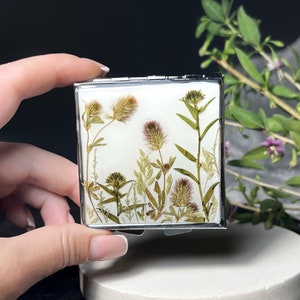 Real dried flower pill box, Pill organizer, Pill box, Pill box art, Small pill box, Cute pill box, Pill case, Daily pill box, Pill case cute