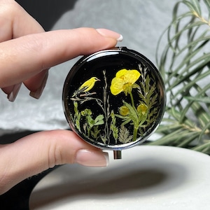 Pill box, Pill case, Pill organizer, Daily pill box, Pill box art, Pill case cute, Cute pill box, Small pill box, Flowers pill holder