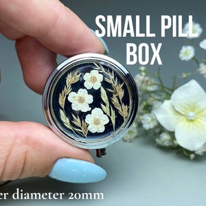 Real dried flowers pill box, Small pill box, Pill box, Pill organizer, Cute pill box, Pill case, Daily pill box, Pill box art,Pill case cute