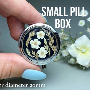 Real dried flowers pill box, Small pill box, Pill box, Pill organizer, Cute pill box, Pill case, Daily pill box, Pill box art,Pill case cute