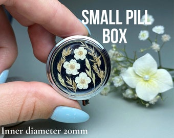 Real dried flowers pill box, Small pill box, Pill box, Pill organizer, Cute pill box, Pill case, Daily pill box, Pill box art,Pill case cute