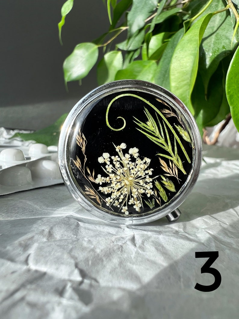 Real dried flowers pill box, Small pill box, Pill box, Pill organizer, Cute pill box, Pill case, Daily pill box, Pill box art,Pill case cute image 3