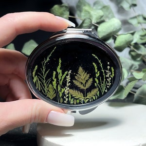 Real dried flowers mirror, Pocket mirror, Compact mirror, Hand mirror, Makeup mirror, Small mirror, Custom compact mirror, Bridesmaid mirror