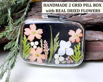 Pill box, Pill case, Pill organizer, Daily pill box, Pill box art, Pill case cute, Cute pill box, Funny pill box, Flowers pill holder