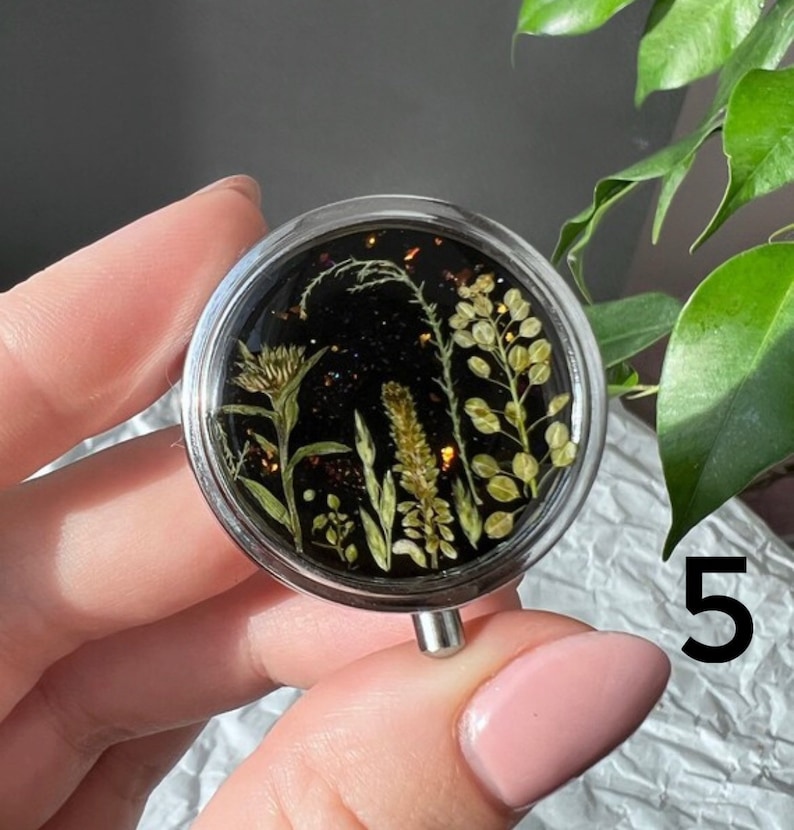 Real dried flowers pill box, Small pill box, Pill box, Pill organizer, Cute pill box, Pill case, Daily pill box, Pill box art,Pill case cute image 5