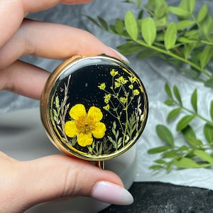 Real dried flowers pill box, Pill organizer, Vitamin organizer, Pill case, Pill container, Cute pill box, Pillendose, Pressed flower art