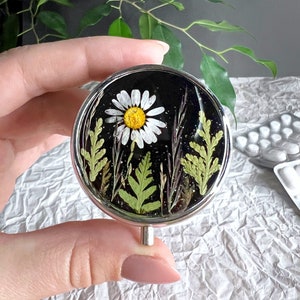 Real dried flowers pill box, Pill organizer, Vitamin organizer, Pill case, Pill container, Cute pill box, Pillendose, Pills, Pill dispenser