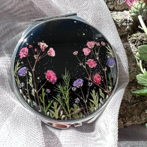 Espejo de flores secas reales, espejo de bolsillo, espejo compacto, espejo de mano, espejo de maquillaje, espejo pequeño, espejo personalizado, arte floral prensado imagen 1
