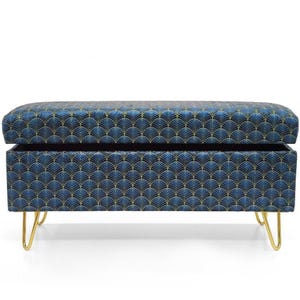 Koffer in patronen | bank met opbergruimte | gestoffeerde kist | poef met opbergruimte | zitting met opbergruimte | gestoffeerde doos | metalen gouden haarspeldpoten