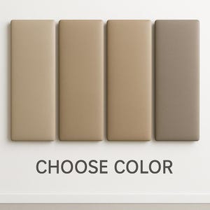 Op de afbeelding: Vier rechthoekige panelen in verschillende tinten beige en bruin worden getoond tegen een witte achtergrond. De tekst "CHOOSE COLOR" is eronder in het zwart gedrukt. De panelen lijken gemaakt van een zacht, gewatteerd materiaal.