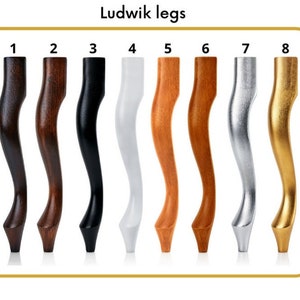 Pode incluir: Oito estilos diferentes de pernas de mesa Ludwik. As pernas s&atilde;o de madeira e est&atilde;o dispon&iacute;veis em uma variedade de acabamentos, incluindo madeira natural, preto, branco, marrom, dourado e prateado.