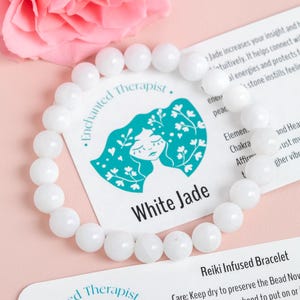 Bracelet en jade blanc infusé de reiki : chakra de la couronne, bijoux de guérison bohème image 1