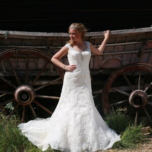 Fit Und Flare Personalisierte Spitze Brautkleid Etsy