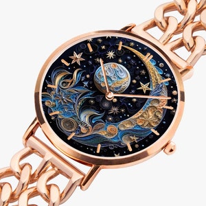 Peut inclure: Une montre-bracelet en or rose avec un cadran noir orné d'un motif de quilling détaillé représentant un croissant de lune, des étoiles et une planète. La montre a un bracelet à maillons.