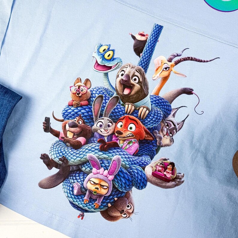 Puede incluir: Un juego de tres tazas de cer&aacute;mica con un acabado mate moteado. Las tazas son de color crema, gris claro y gris oscuro. Cada taza tiene un dise&ntilde;o simple y minimalista y un asa redondeada.