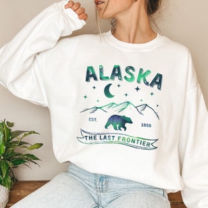 Women’s Alaska Sweatshirt, Northern Lights Sweatshirt, Alaska State Shirts, Women’s Hiking Shirts, Alaska Shirts for Her