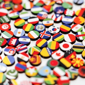Perni da 20 mm Bandiera dei paesi del mondo Mappa in legno colorata