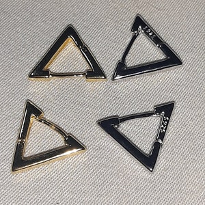 Boucles d'oreilles en argent Puces d'oreilles/triangles pour la Saint-Valentin Boucles d'oreilles double face Créoles triangulaires hypoallergéniques Boucles d'oreilles triangulaires délicates