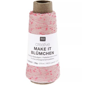 Könnte beinhalten: Ein Set aus drei Keramikbechern mit gesprenkelter, matter Oberfläche. Die Becher sind in Creme-, Hellblau- und Grautönen gehalten. Jeder Becher hat ein schlichtes, minimalistisches Design.