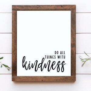 Bauernhaus Schild druckbar, Do All Things With Kindness Print, Bauernhaus Wandkunst, Minimalistisches druckbares Dekor, Schilder für zuhause