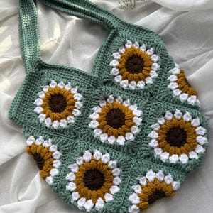 Gehäkelte Tasche -green flower-