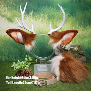 Peut inclure: Un serre-tête avec des bois de cerf, des oreilles et une queue en fausse fourrure marron et blanche assorties. La hauteur des oreilles est de 8 cm, et la longueur de la queue est de 20 cm. Une ceinture beige est également incluse.