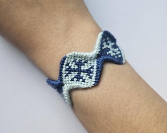 Handmade festive snowflake friendship bracelet, Christmas macramé friendship bracelet, handmade gift perfect for holidays, stocking filler