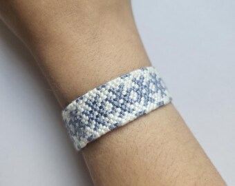 Handmade festive snowflake friendship bracelet, Christmas macramé friendship bracelet, handmade gift perfect for holidays, stocking filler