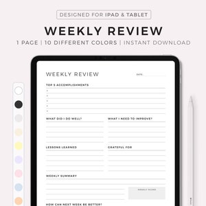 Puede incluir: Una plantilla digital de revisión semanal en una tableta negra. La pantalla muestra un diseño de planificador con secciones para logros, lecciones y objetivos. Un lápiz óptico blanco está a la derecha. El texto incluye "WEEKLY REVIEW" y "INSTANT DOWNLOAD."