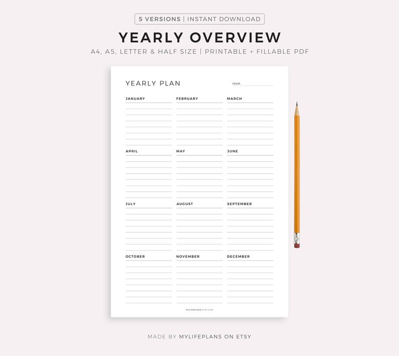 Puede incluir: Un planificador anual imprimible en blanco con un dise&ntilde;o sencillo. El planificador incluye secciones para cada mes, con l&iacute;neas para notas. Un l&aacute;piz amarillo descansa en el lado derecho. El texto incluye "Yearly Overview" y "Yearly Plan."