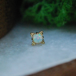 Anatometal - Anillo Zia sin rosca en oro amarillo de 18 quilates - Cabujón de ópalo blanco - Ajuste a presión de 2 mm