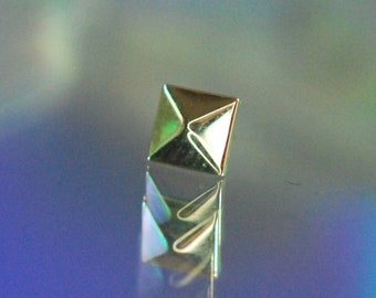 Solid 14k Yellow Gold Pyramid Threadless End - push fit attachment
