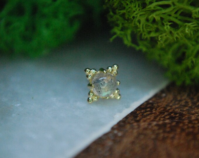 Anatometal 18k Yellow Gold Threadless Zia End - Genuine Labradorite Cabochon -   3mm - push Fit