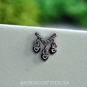 Titanium Threadless Hammered V with Dangle Hearts End - Implant Grade Titanium - Push Fit