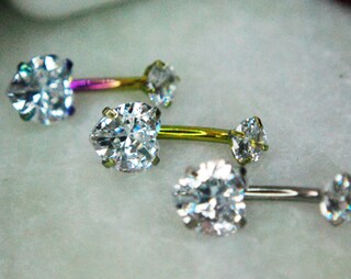 Affascinante Piercing All'ombelico Reverse Con Cuore E Fiore