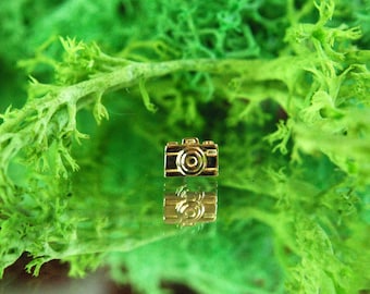 JUNIPURR Solid 14k Gold Camera Shy Threadless End